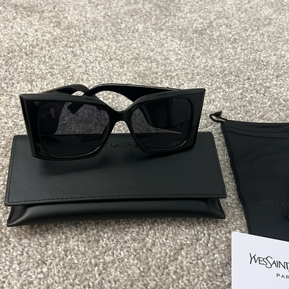 1 day sale! $35! New Designer Inspired Sunglasses Blaze - Picture 7 of 15